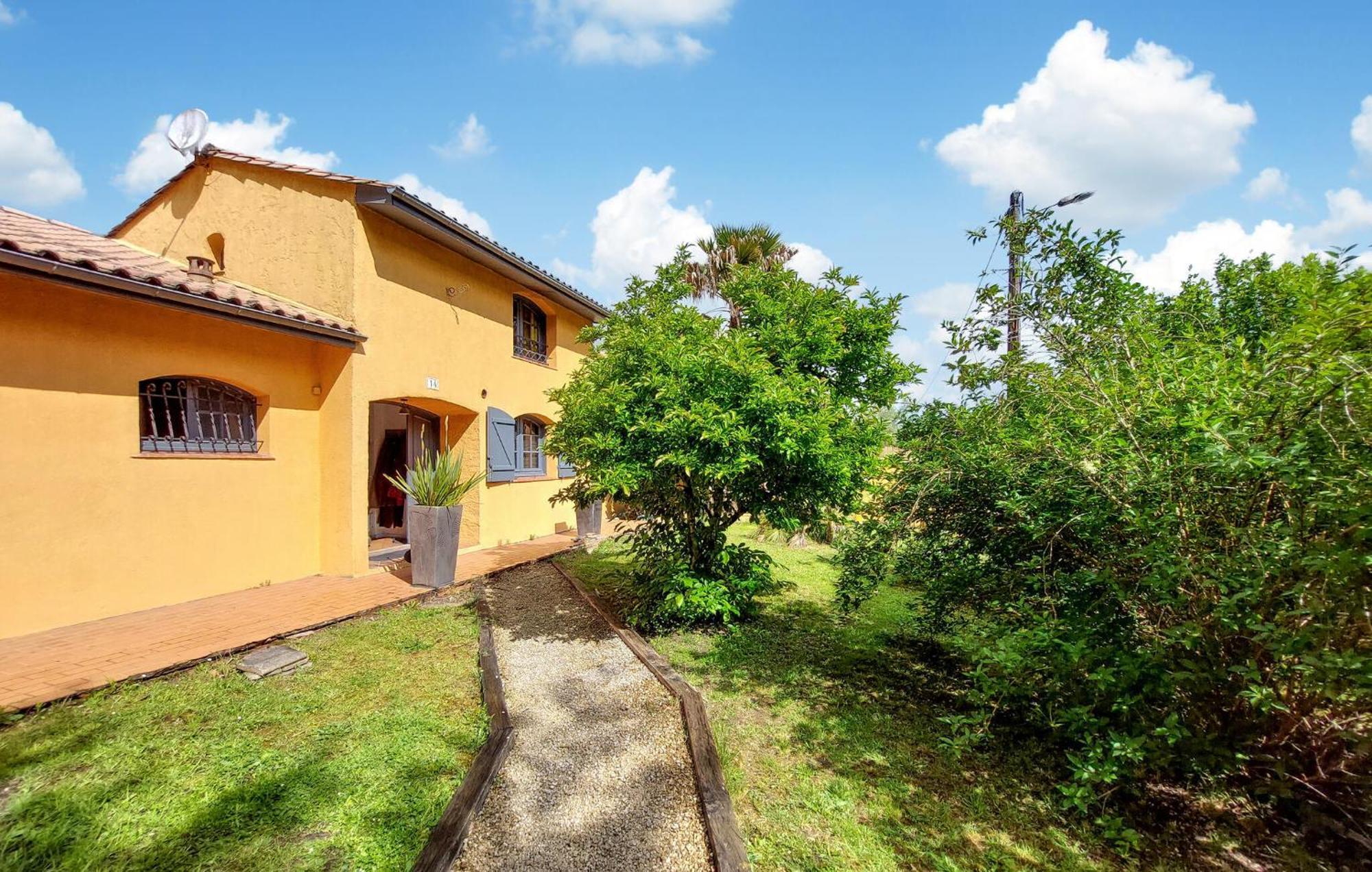 Amazing Home In Le Temple With Kitchen Exterior photo